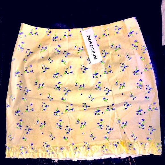 Urban Outfitters Yellow Cream Periwinkle Floral Cotton Mini M NWT - Picture 1 of 6
